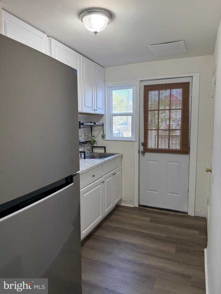 1333 Sycamore Ave - Photo 4 of 10