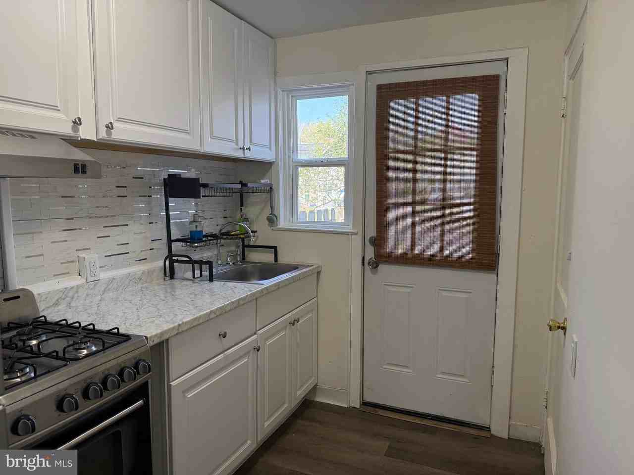 1333 Sycamore Ave - Photo 5 of 10