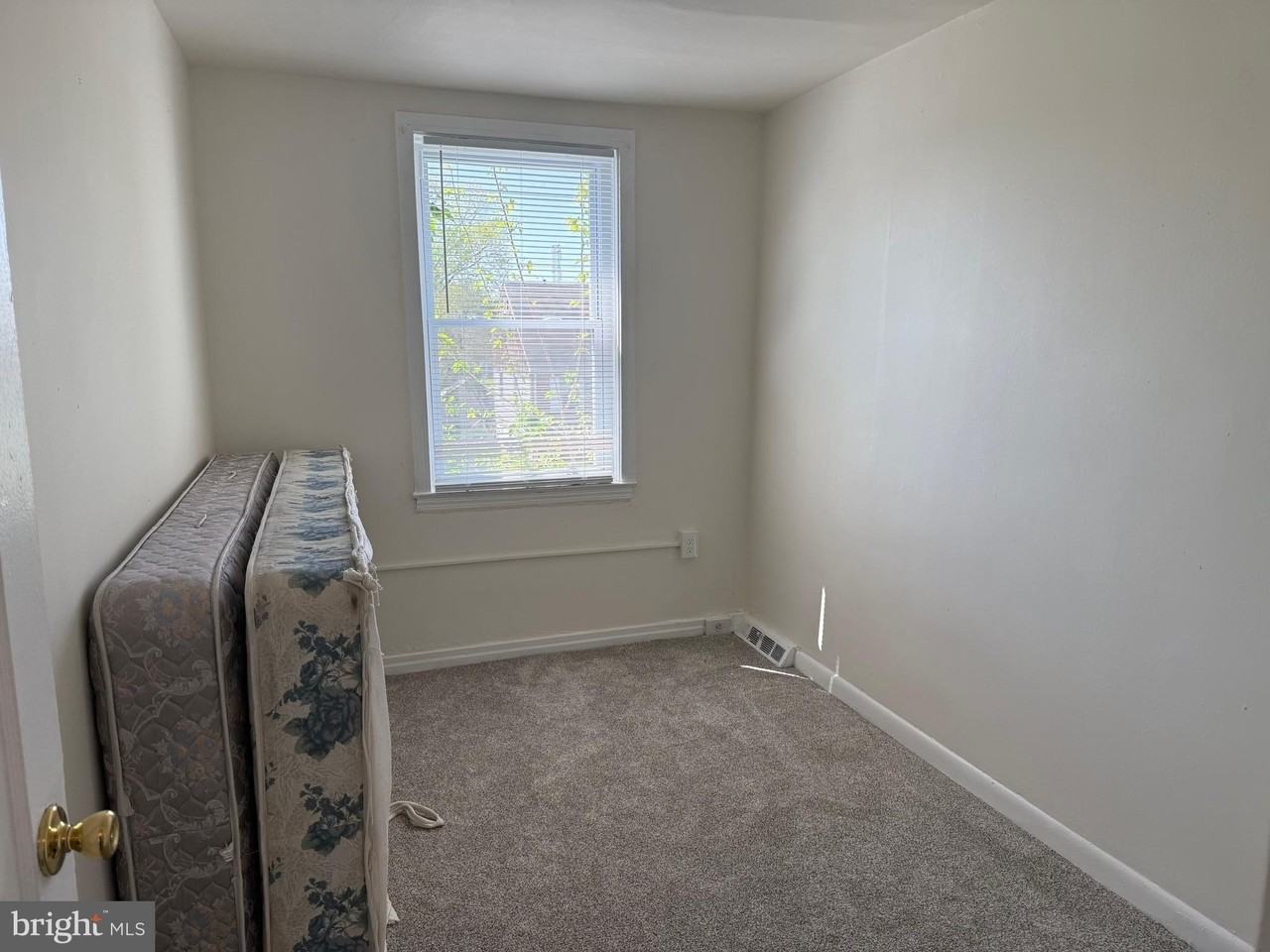 1333 Sycamore Ave - Photo 7 of 10