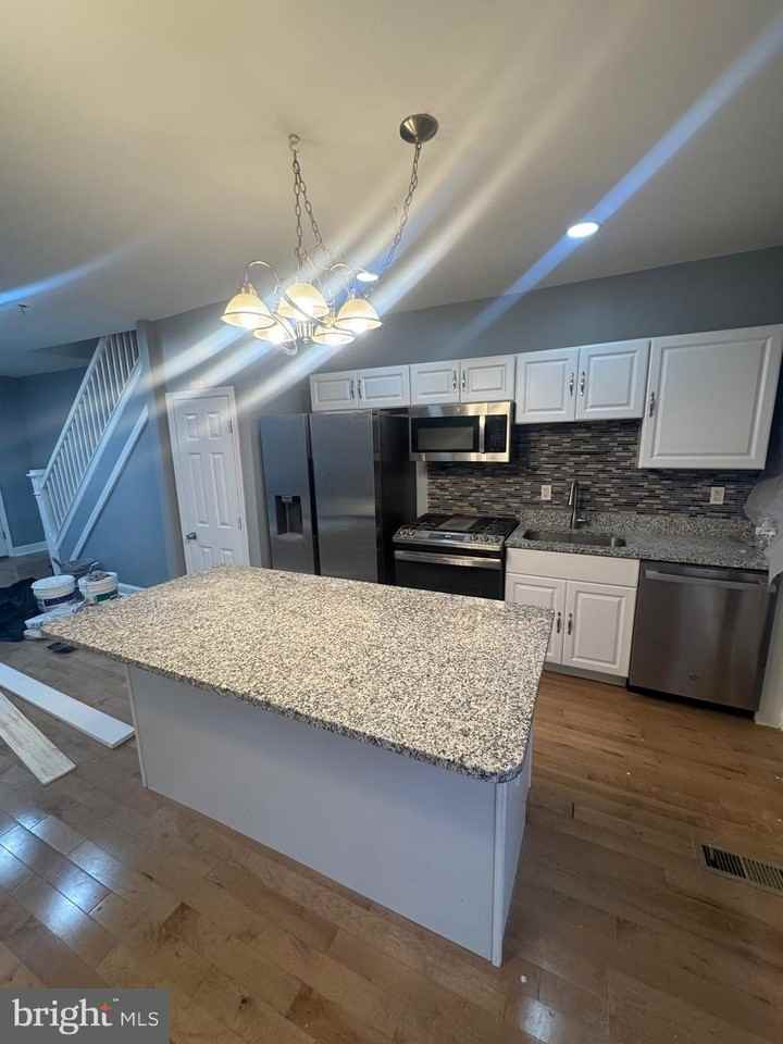 3221 Lyndale Ave - Photo 4 of 21