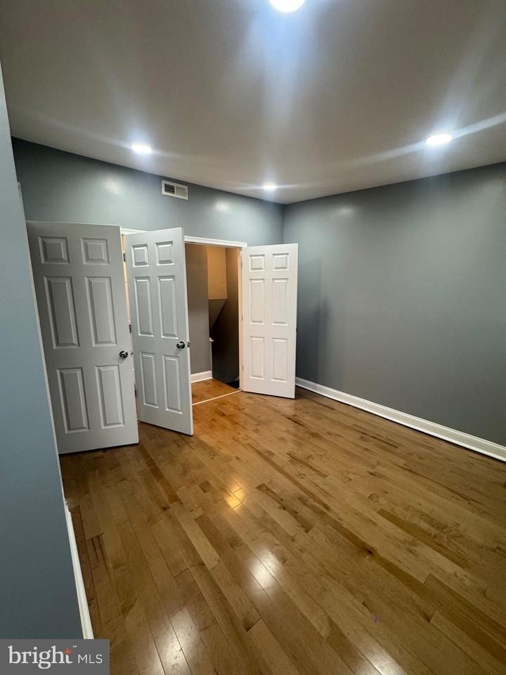 3221 Lyndale Ave - Photo 7 of 21