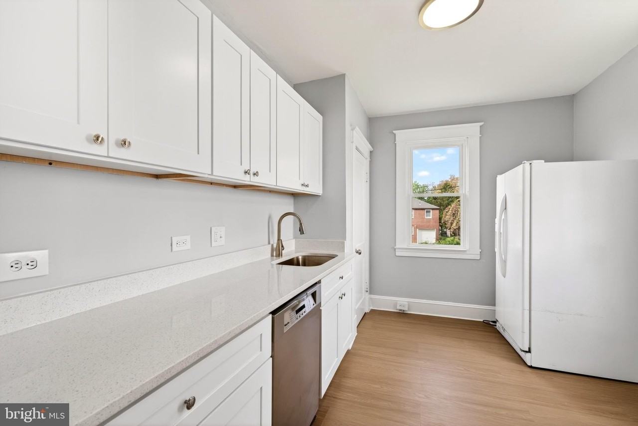 29 W Elm Ave - Photo 3 of 35