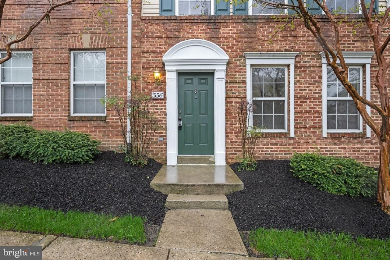 556 Rhapsody Ct - Photo 2 of 33