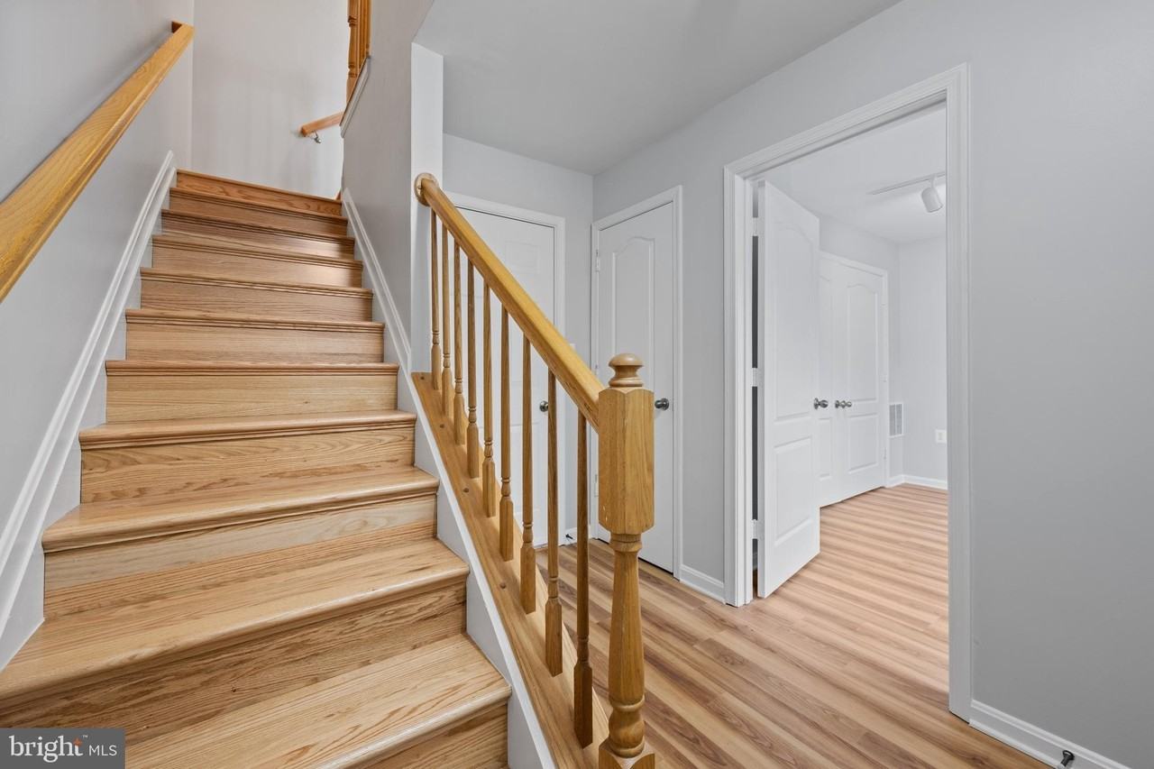 556 Rhapsody Ct - Photo 5 of 33