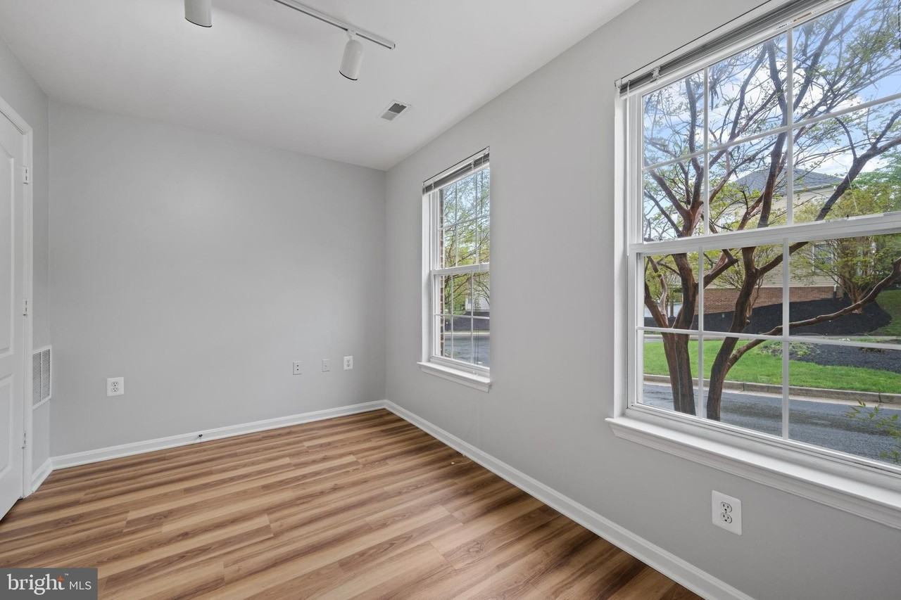 556 Rhapsody Ct - Photo 6 of 33