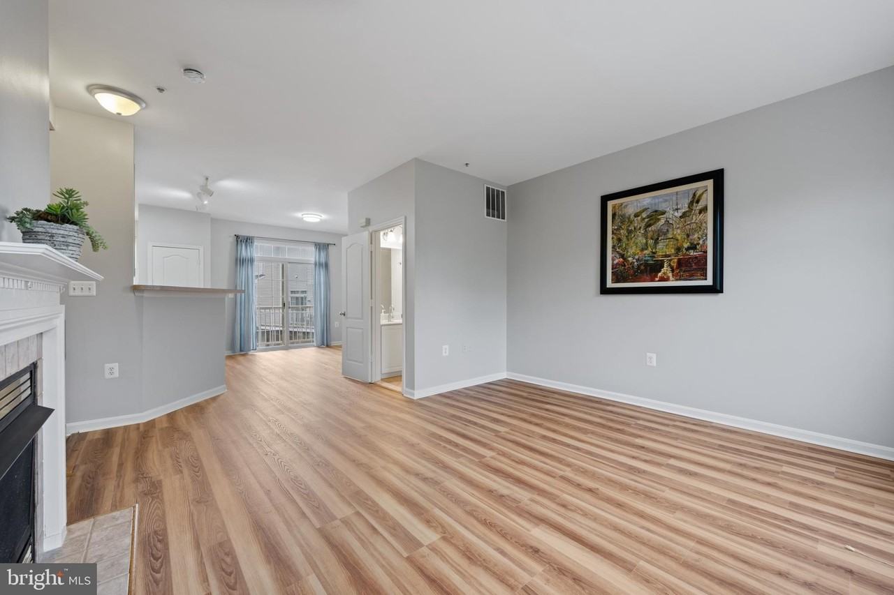 556 Rhapsody Ct - Photo 7 of 33