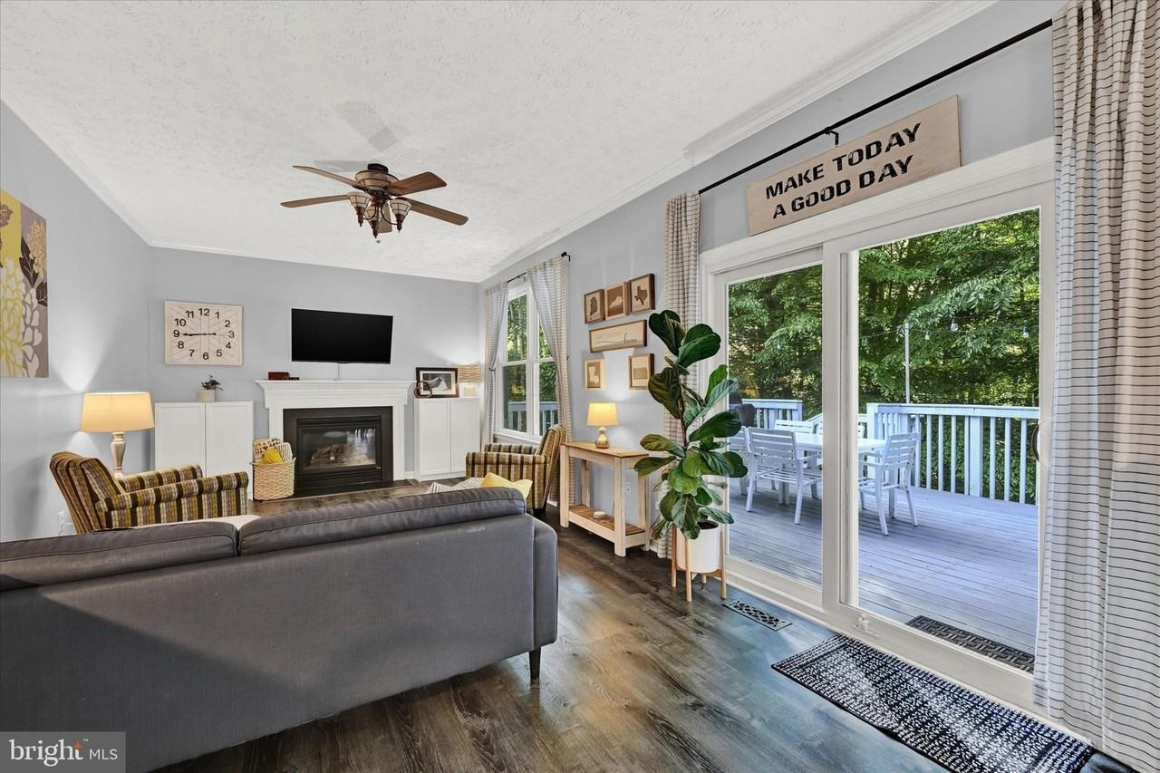 807 Kilber Ct - Photo 4 of 34