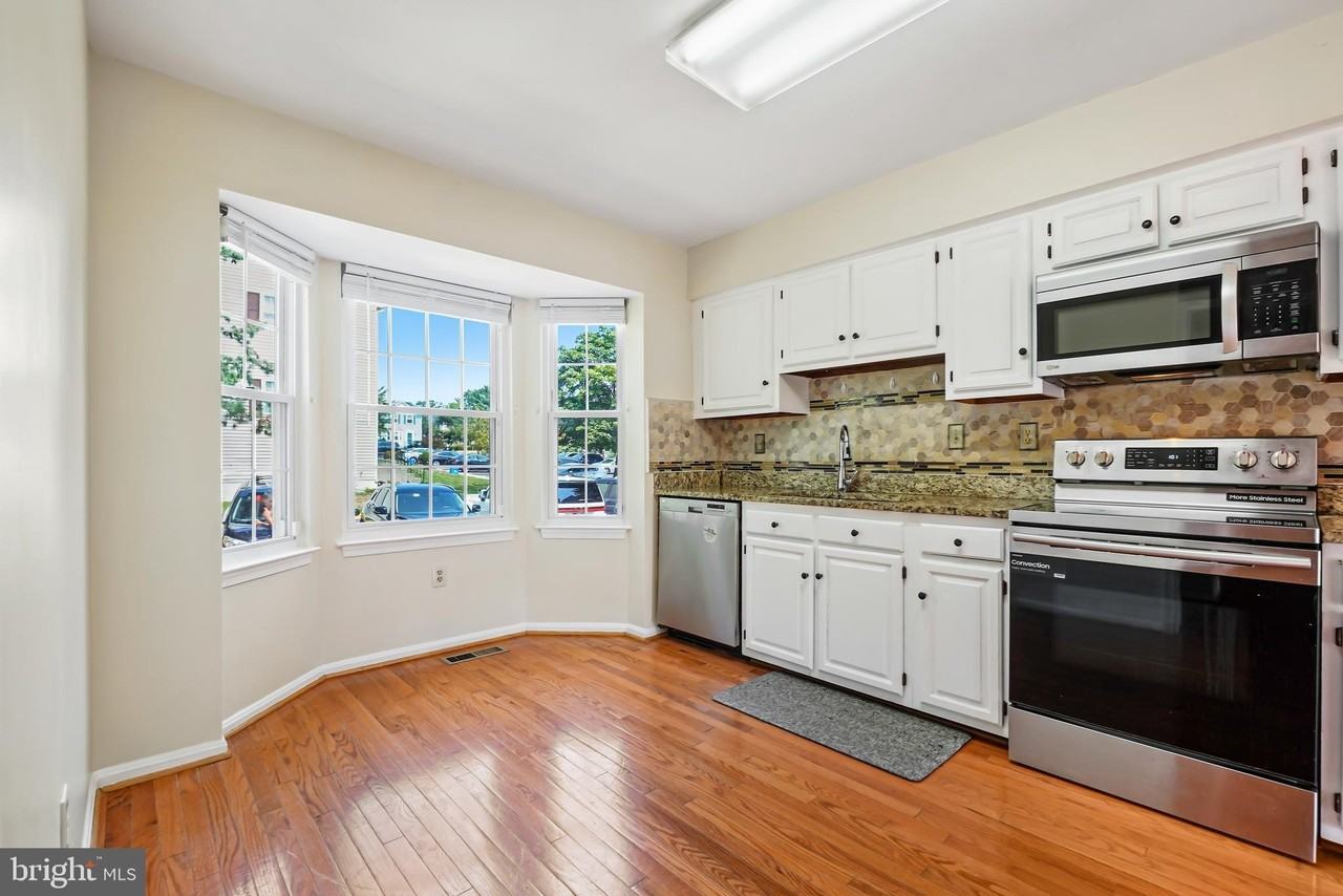 12372 Herrington Manor Dr - Photo 3 of 28