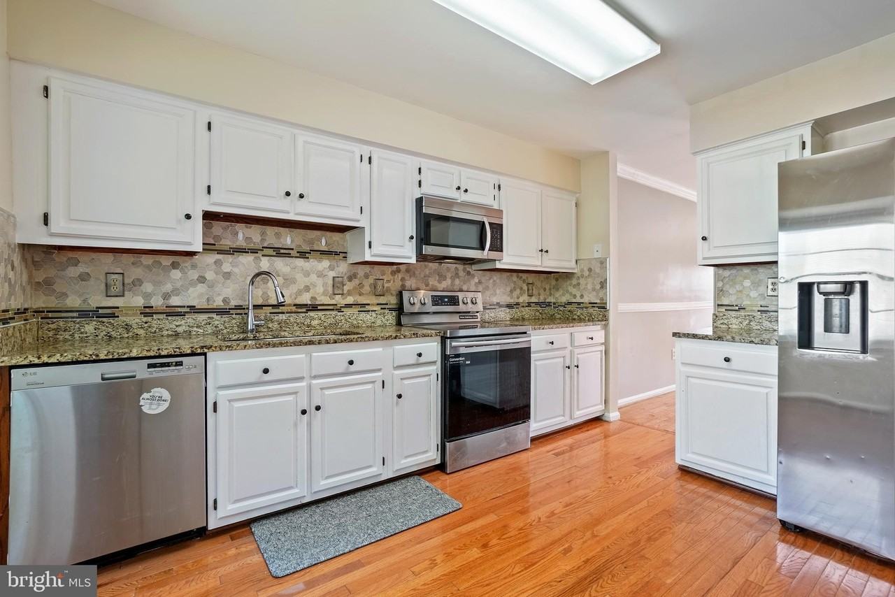 12372 Herrington Manor Dr - Photo 4 of 28