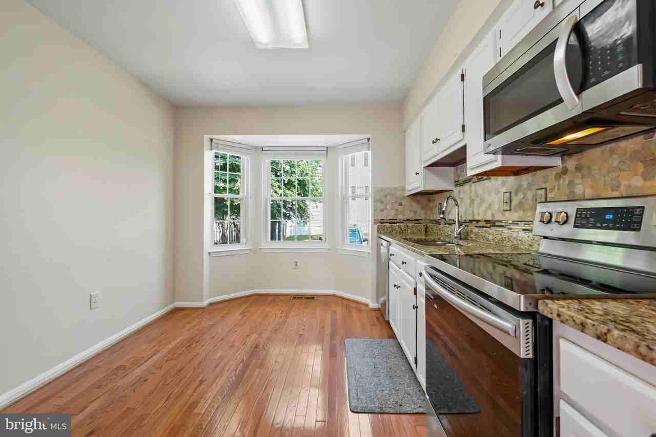 12372 Herrington Manor Dr - Photo 5 of 28