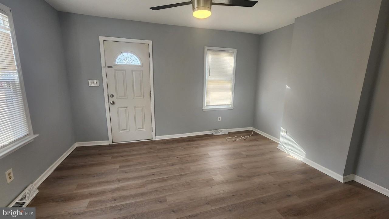 108 E Pacific Ave #1 - Photo 5 of 19