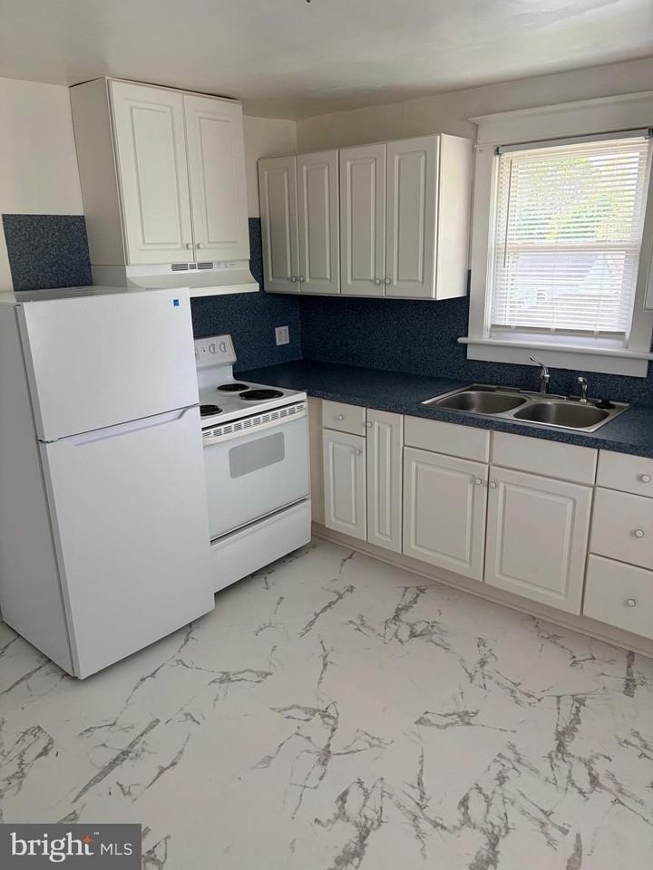 1001 New Pear St #2 - Photo 2 of 6