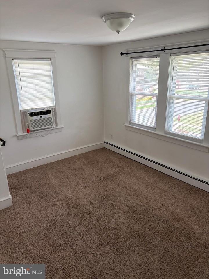 1001 New Pear St #2 - Photo 4 of 6