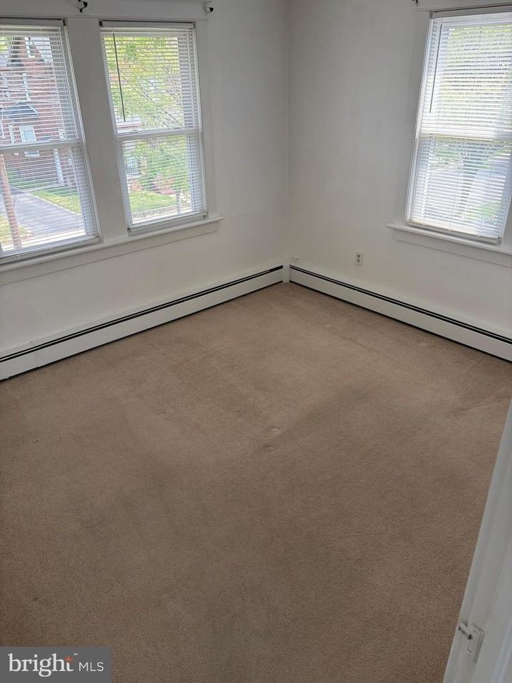 1001 New Pear St #2 - Photo 5 of 6