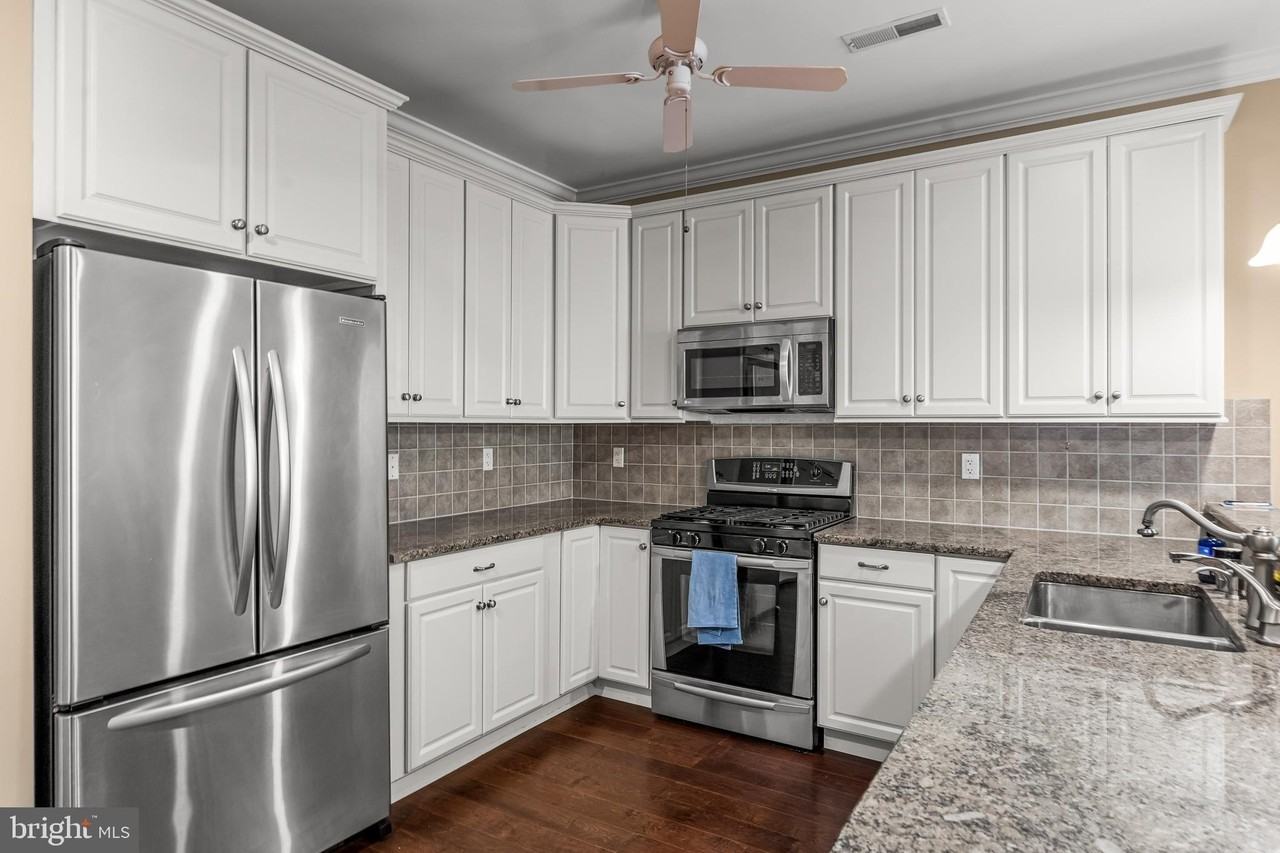 2022 Crescent Way - Photo 5 of 35