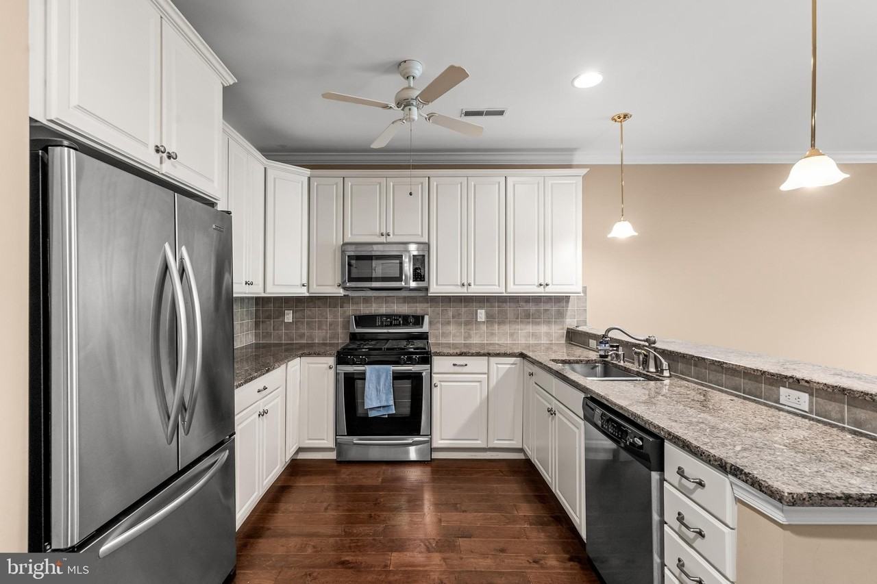 2022 Crescent Way - Photo 6 of 35