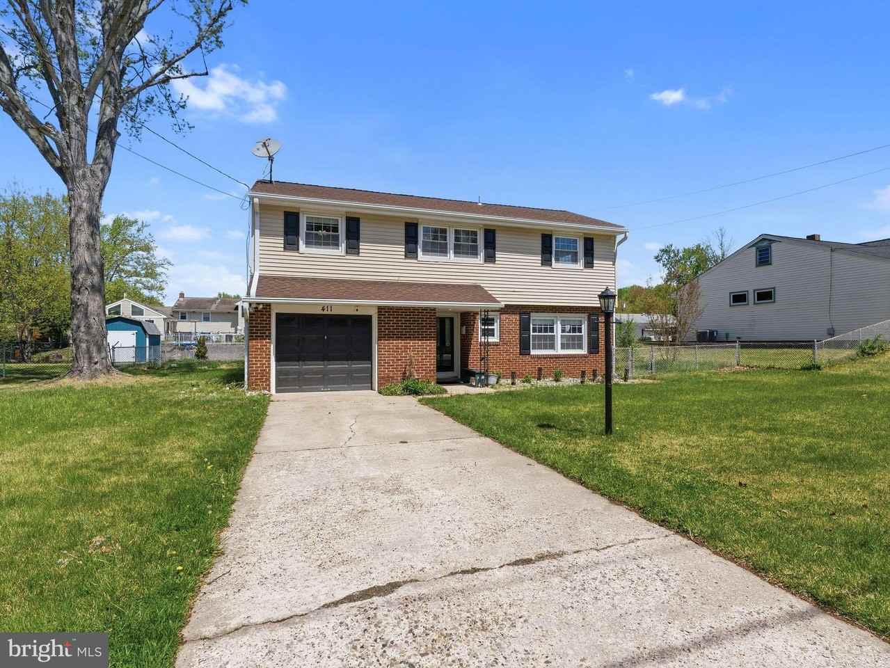 411 Chapel Ave E - Photo 2 of 29