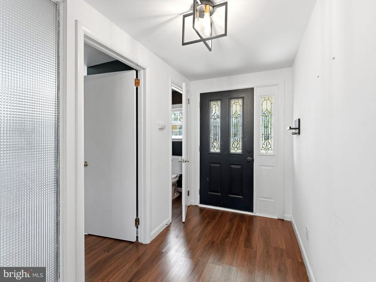 411 Chapel Ave E - Photo 4 of 29