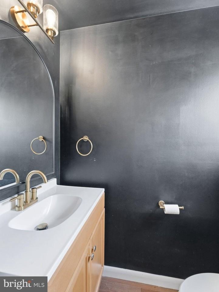 411 Chapel Ave E - Photo 7 of 29