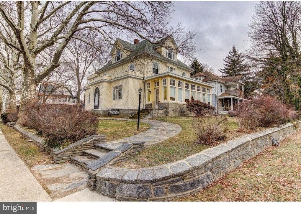 303 Sharon Ave - Photo 2 of 4