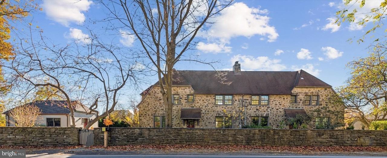 767 Newtown Rd - Photo 2 of 26