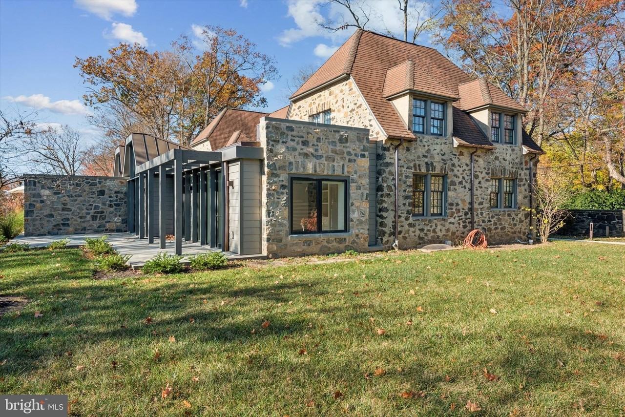 767 Newtown Rd - Photo 5 of 26