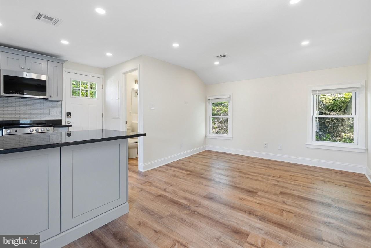 103 Krewson Ter - Photo 3 of 21