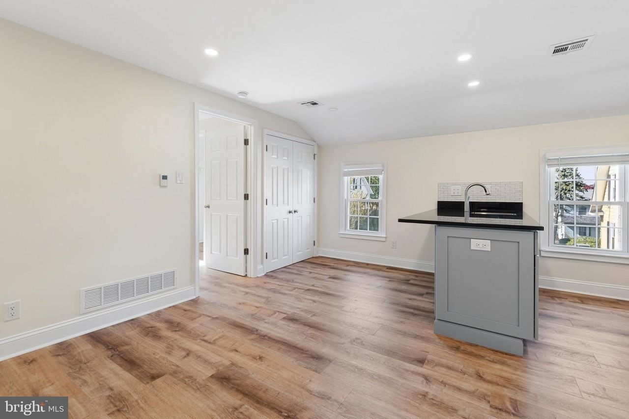 103 Krewson Ter - Photo 5 of 21