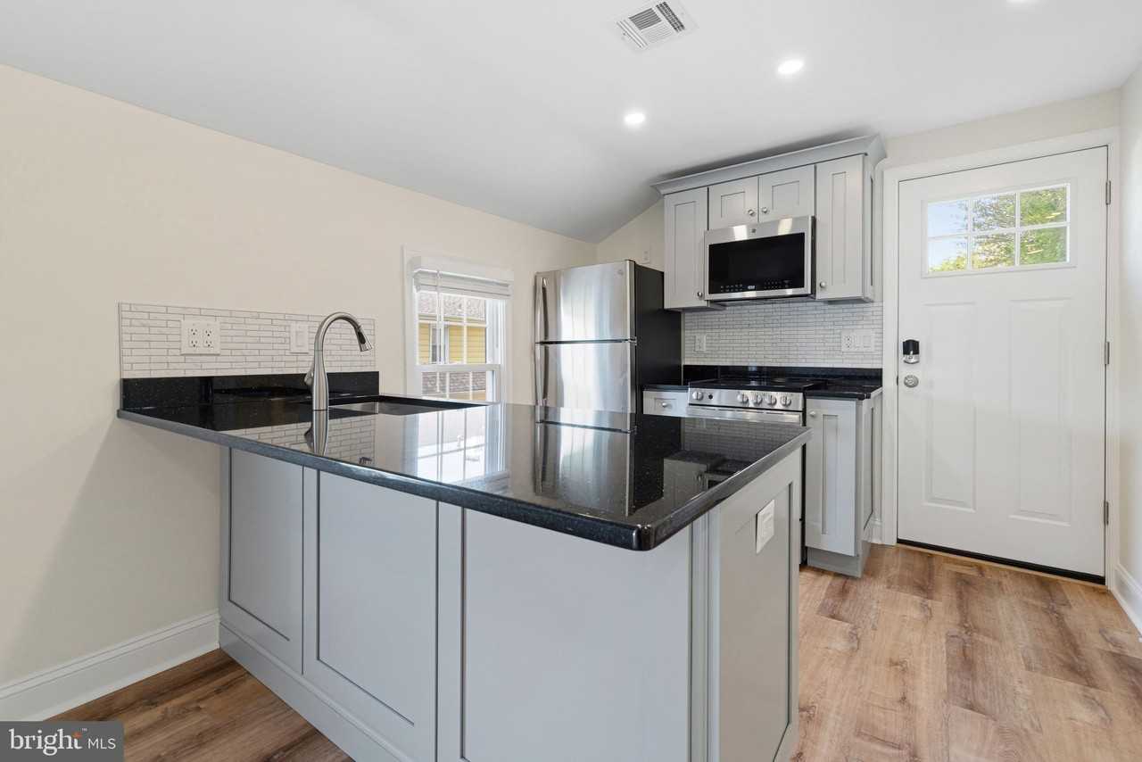 103 Krewson Ter - Photo 7 of 21