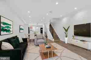 featured image of 3336 Salmon St