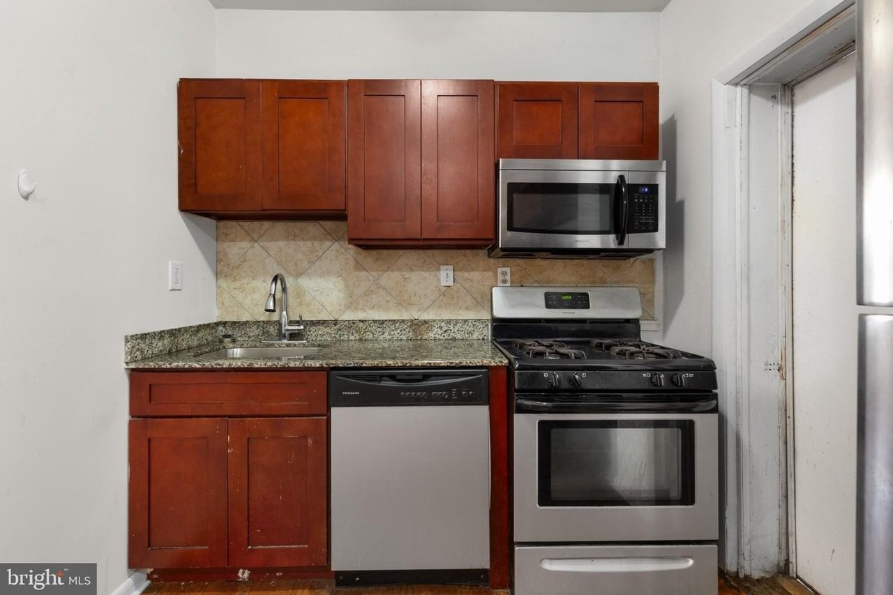 240 W Girard Ave #1 - Photo 5 of 18