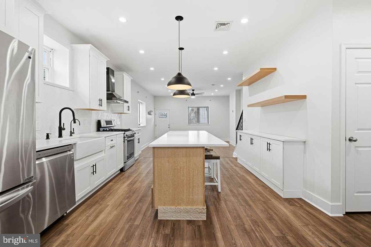 2106 Manton St - Photo 5 of 34