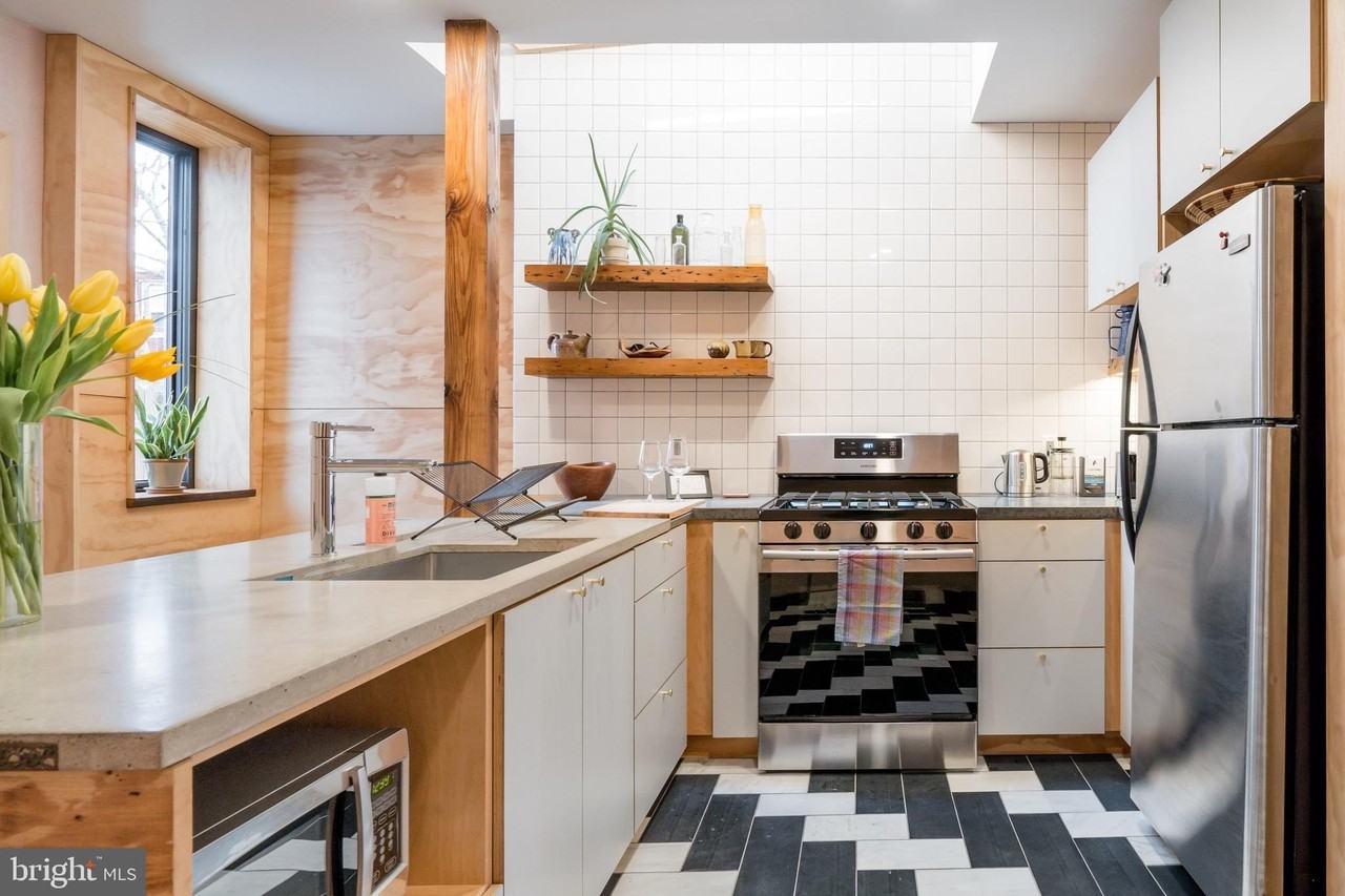 1912 E Cumberland St - Photo 7 of 26