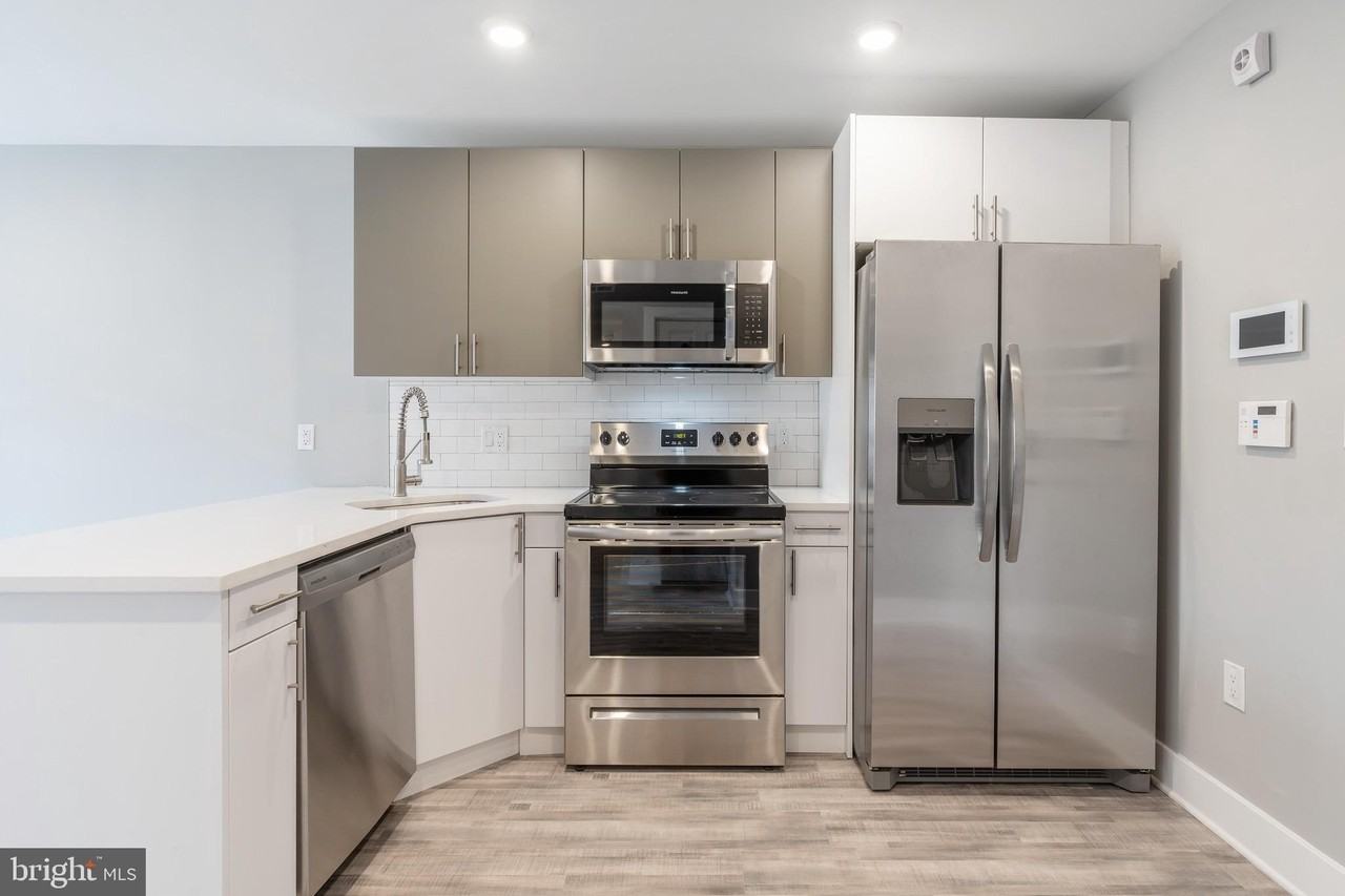 2500 N Mascher St #4 - Photo 4 of 15