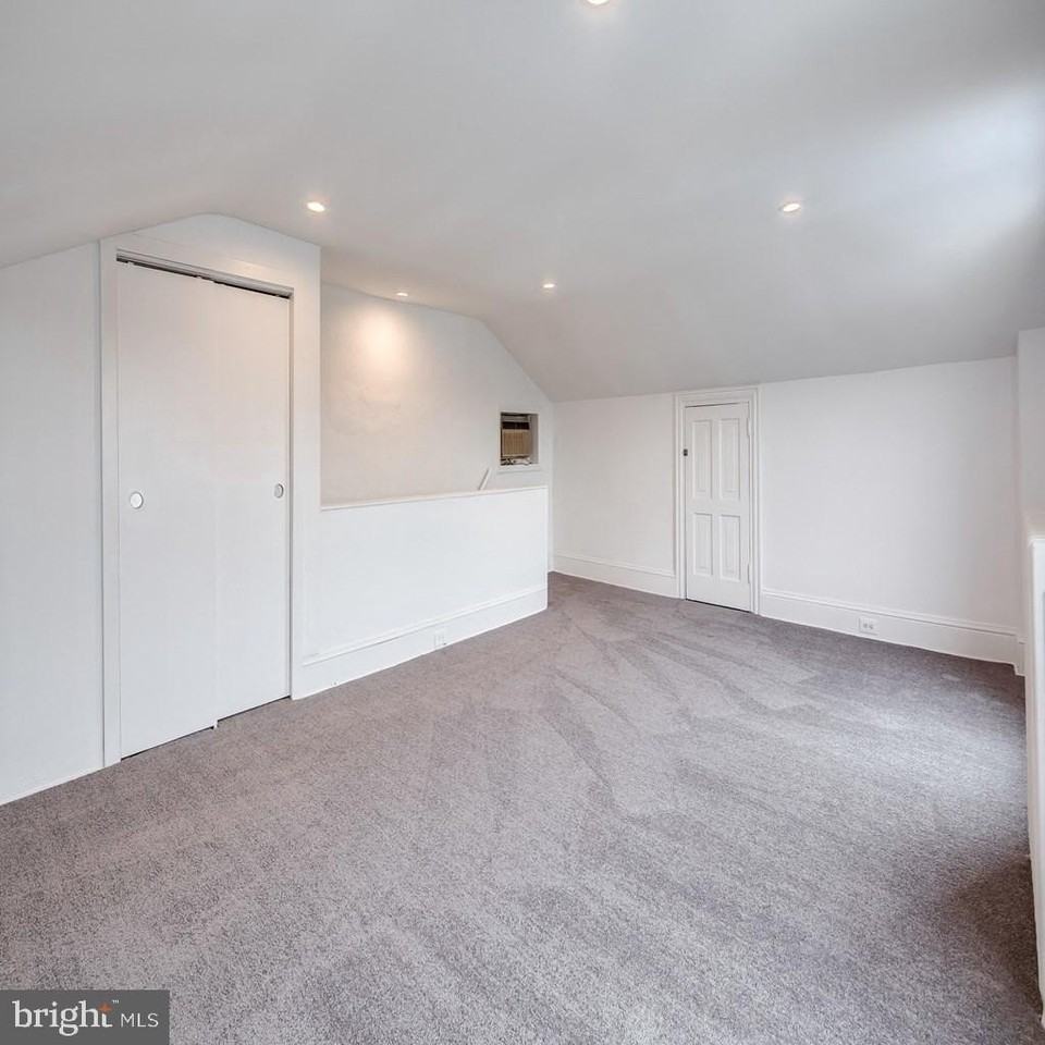 243 Krams Ave - Photo 4 of 19