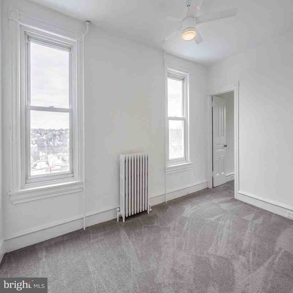 243 Krams Ave - Photo 6 of 19