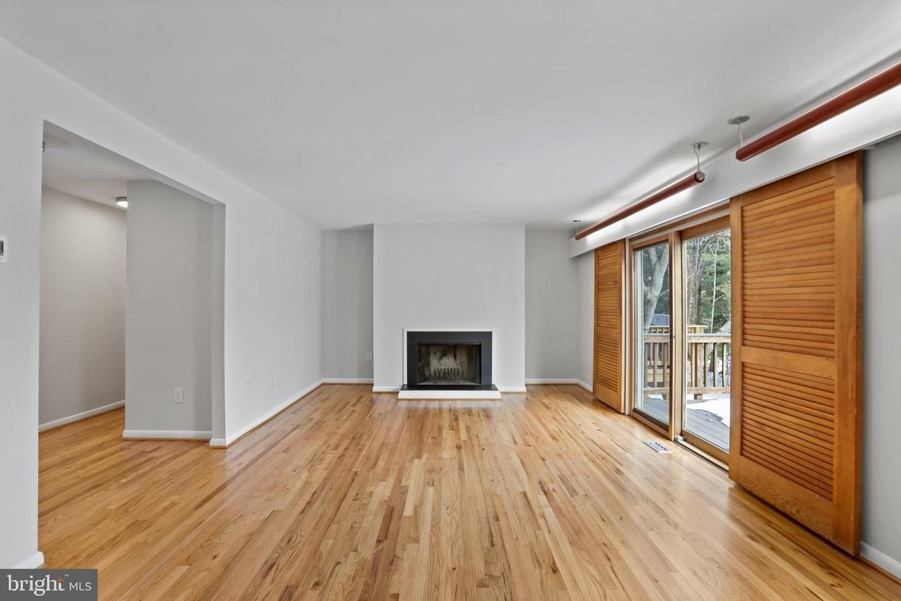 1644 Wainwright Dr - Photo 4 of 38