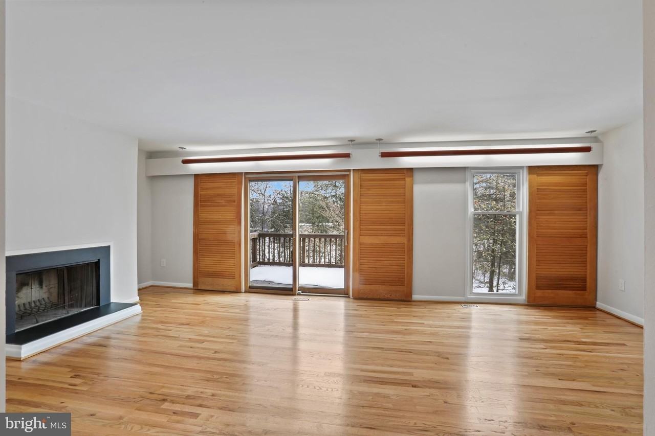 1644 Wainwright Dr - Photo 5 of 38