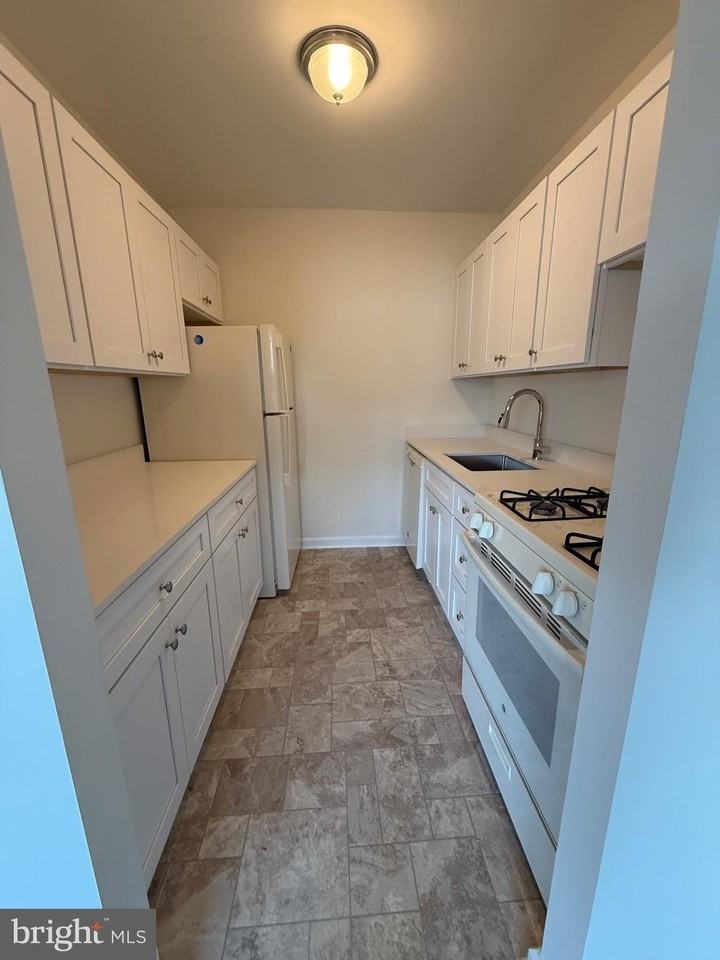 2754 Hollywood Rd #304 - Photo 4 of 14