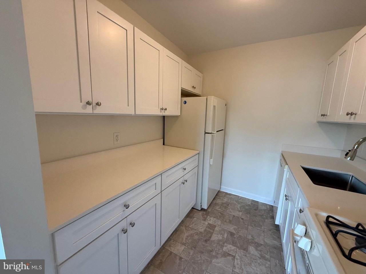 2754 Hollywood Rd #304 - Photo 6 of 14