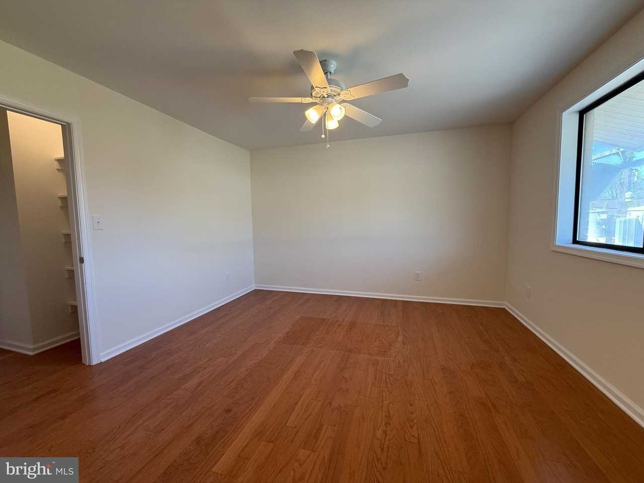 2754 Hollywood Rd #304 - Photo 7 of 14