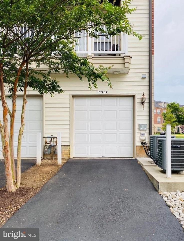 7901 Crescent Park Dr - Photo 2 of 15