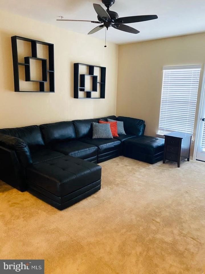 7901 Crescent Park Dr - Photo 3 of 15