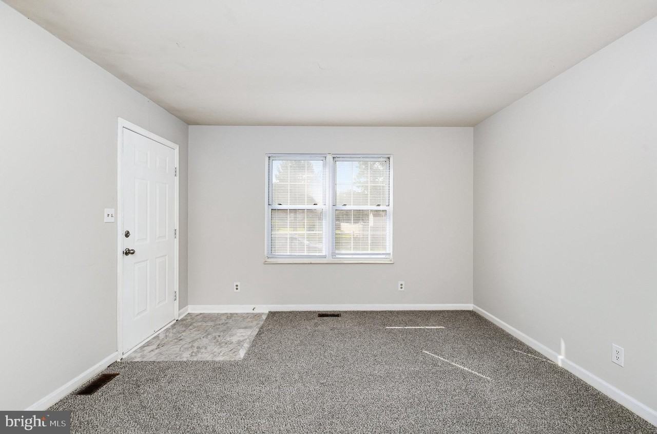 1929 Sierra Dr - Photo 7 of 28