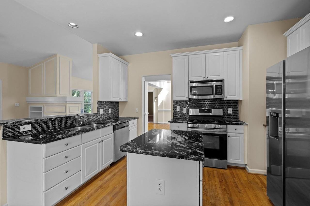 2400 Buckwater Ct - Photo 3 of 39