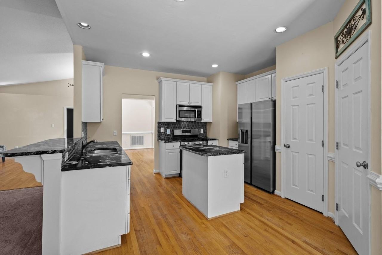 2400 Buckwater Ct - Photo 7 of 39