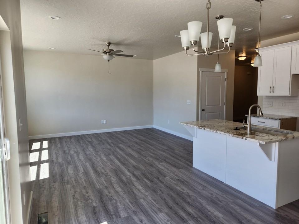 4023 W Harper Ln - Photo 7 of 25