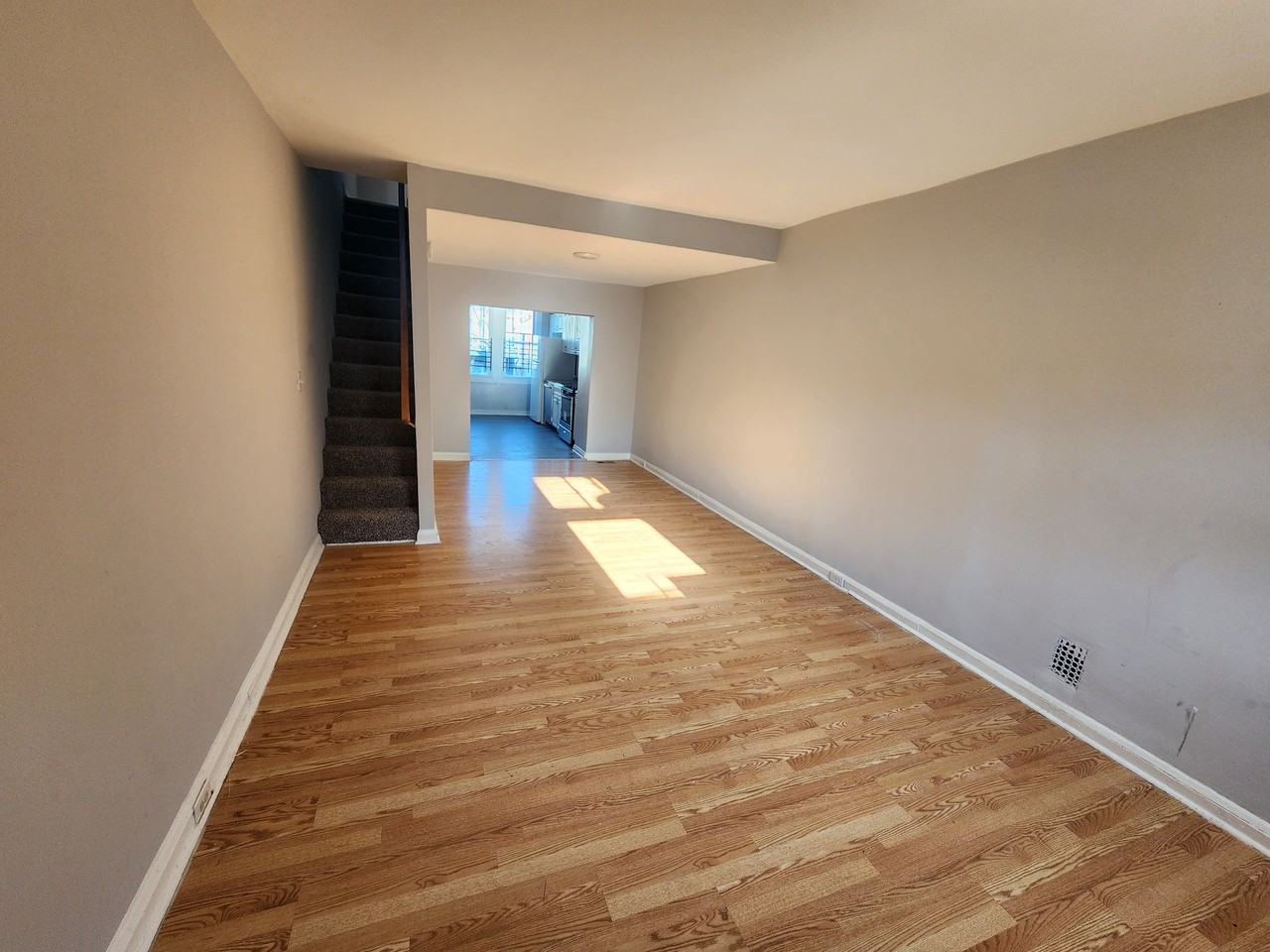 429 North Glover Street - Photo 3 of 7