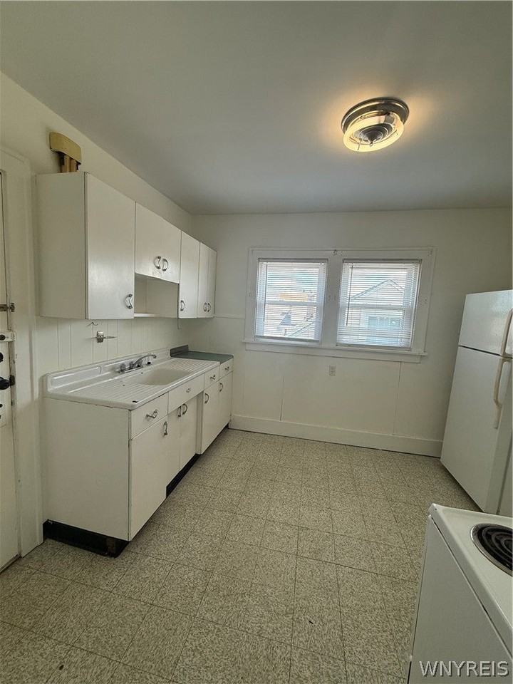 125 Eiseman Ave - Photo 4 of 9