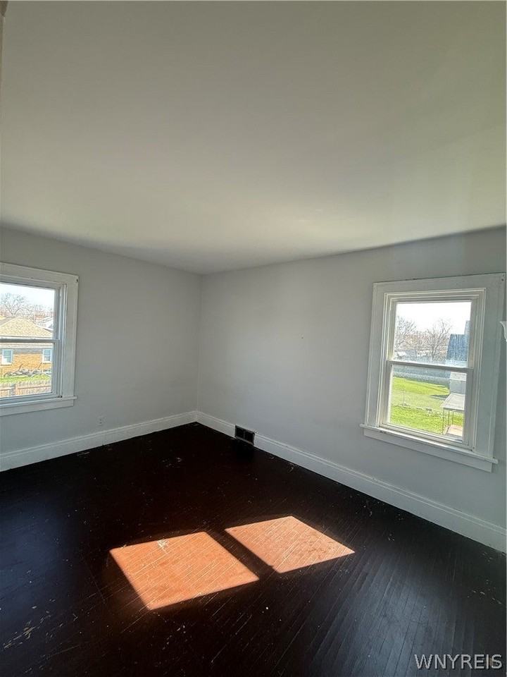 125 Eiseman Ave - Photo 6 of 9